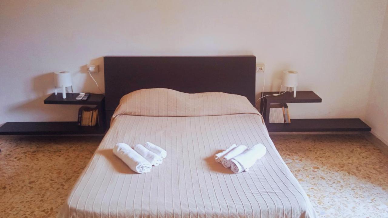 Bed And Books Isabella Catania